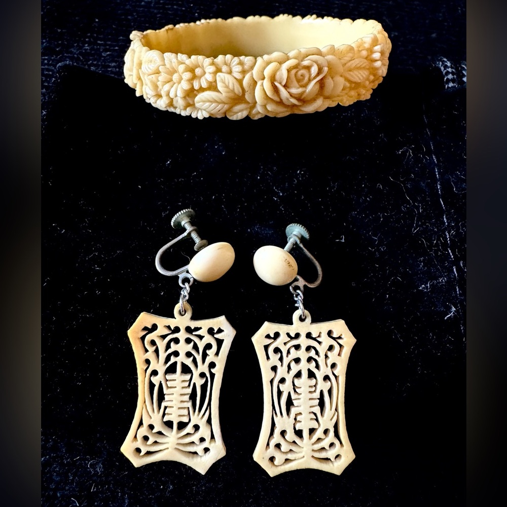 VINTAGE BAKELITE FLORAL BRACELET & CHINOISERIE SCREW-BACK EARRINGS, MINT!